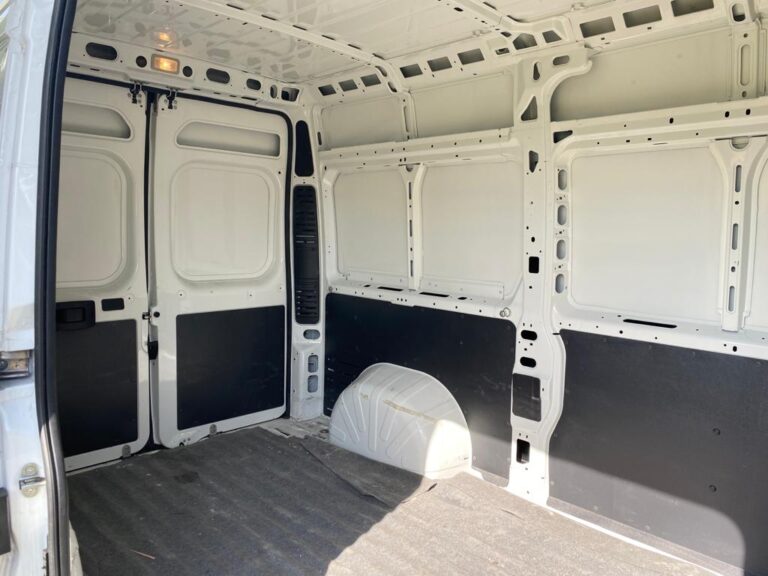 Jenky Tour Peugeot Boxer interno