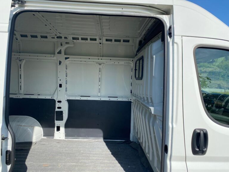 Jenky Tour Peugeot Boxer interno laterale